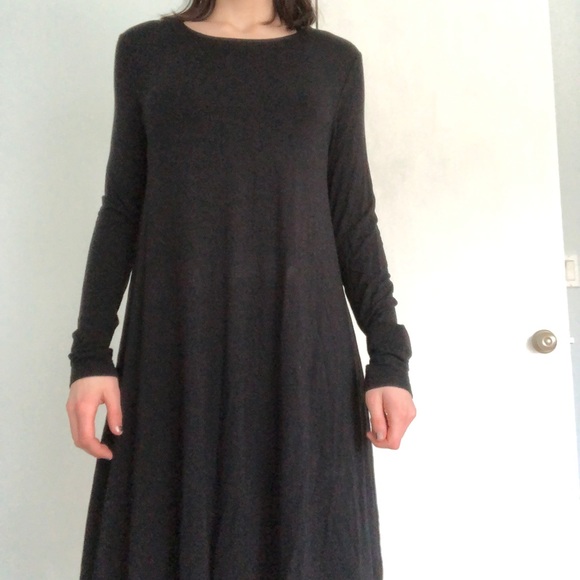 Black swing dress - Picture 2 of 3